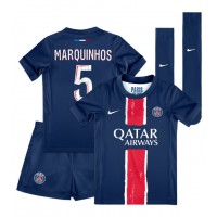 Paris Saint-Germain Marquinhos #5 Replika babykläder Hemmaställ Barn 2024-25 Kortärmad (+ korta byxor)